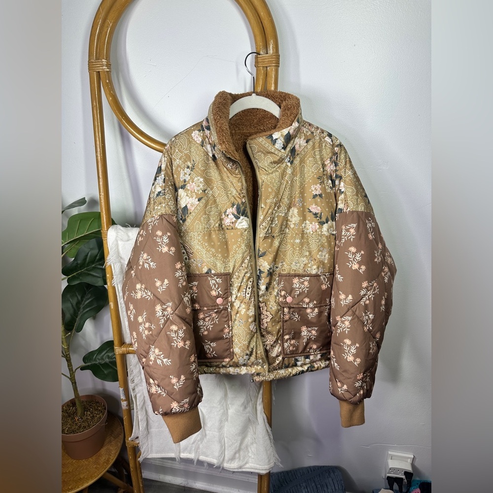 American Eagle Outfitters Floral Patchwork Puffer Jacket in Brown and Tan
